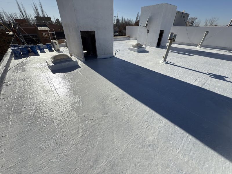 Terraza terminada con membrana líquida blanca
